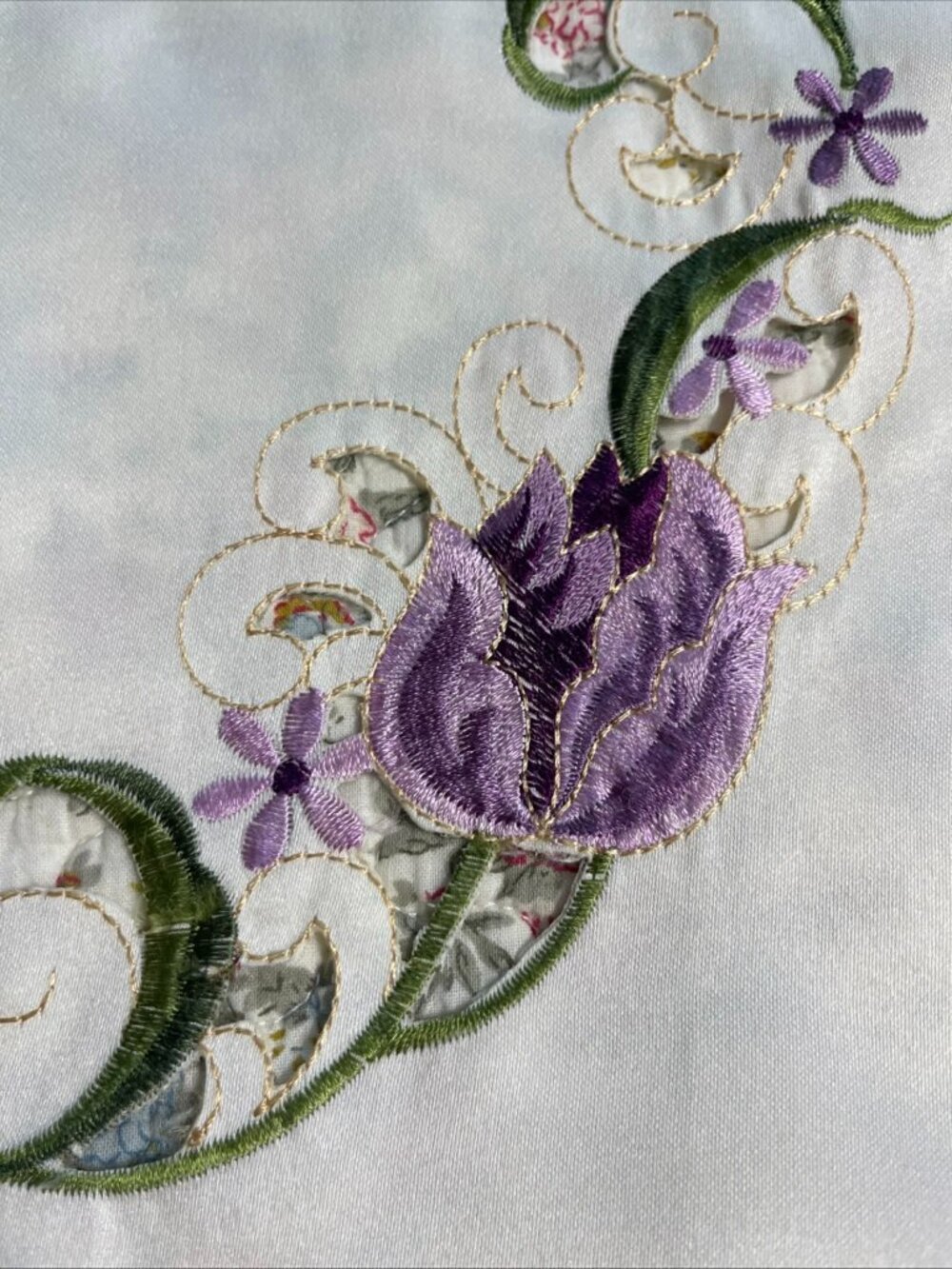 Vintage Cutwork Embroidered Floral Tablecloth Tulips shabby chic 34"x 34"
